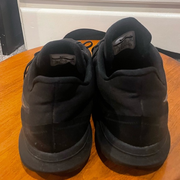 Nike - Picture 4 of 4